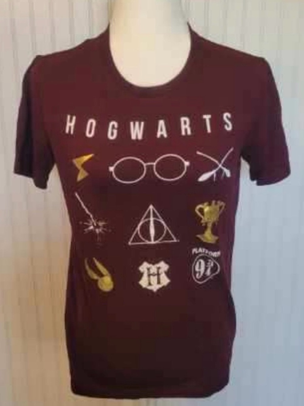 Old Navy Burgundy Hogwarts Graphic Short Sleeve Tee